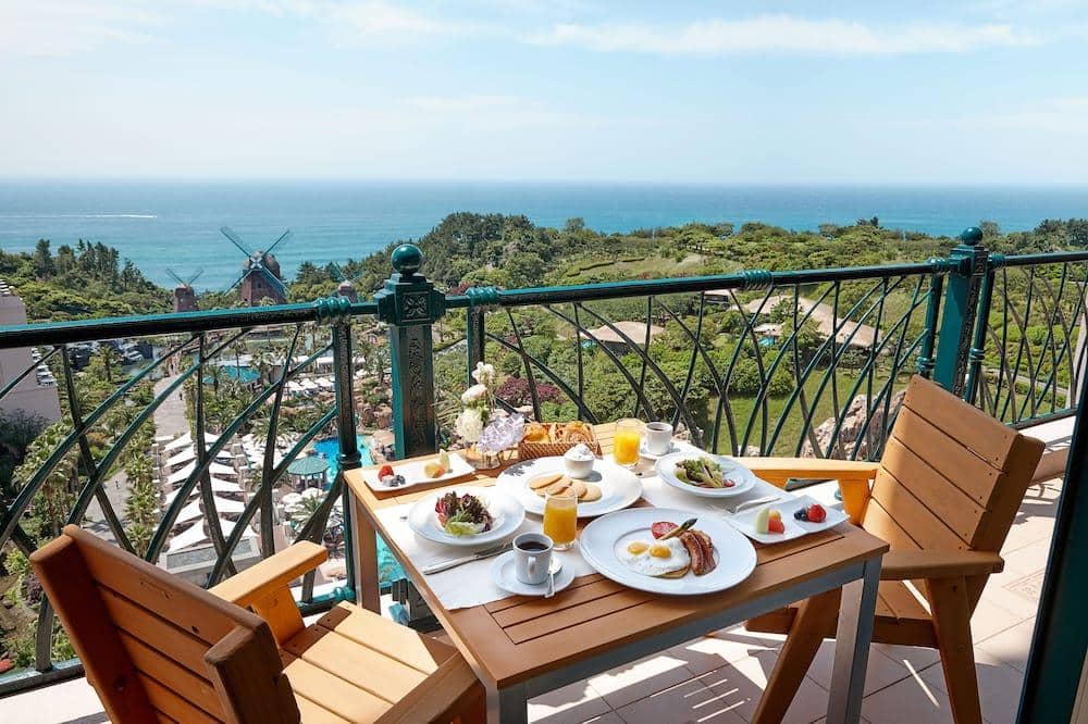 Beachside Dining
