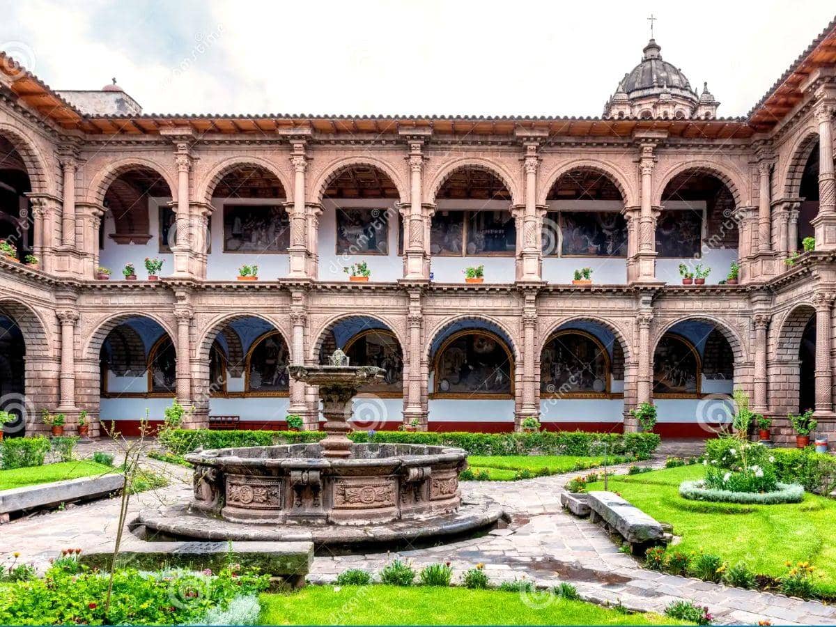 Colonial Courtyard
