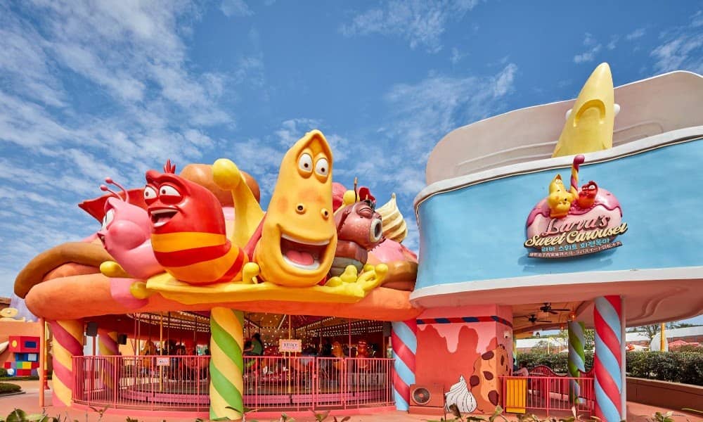 Larva Cartoon Attraction