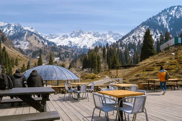 Mountain Views & Cafes