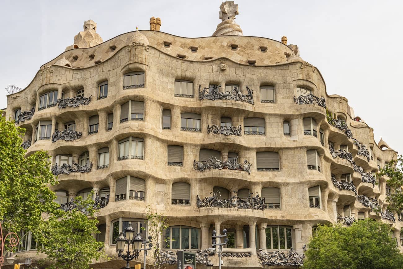 The Wavy Facade