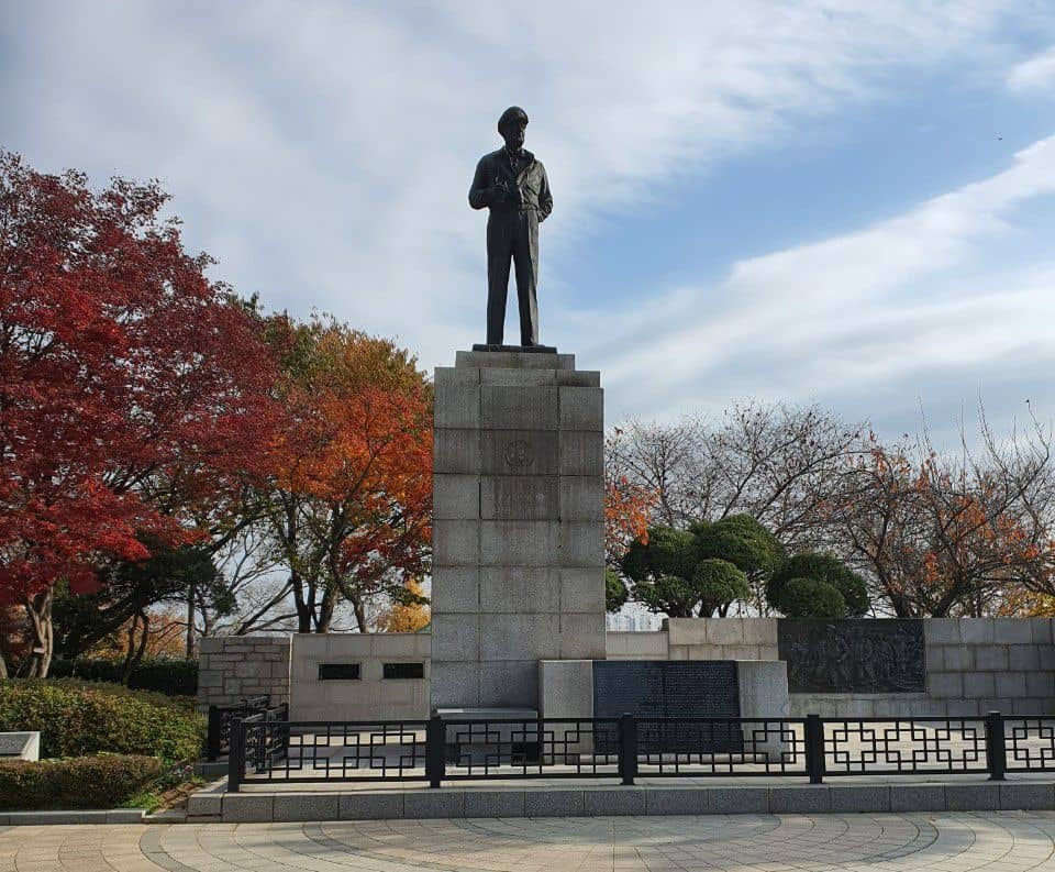 General MacArthur Statue