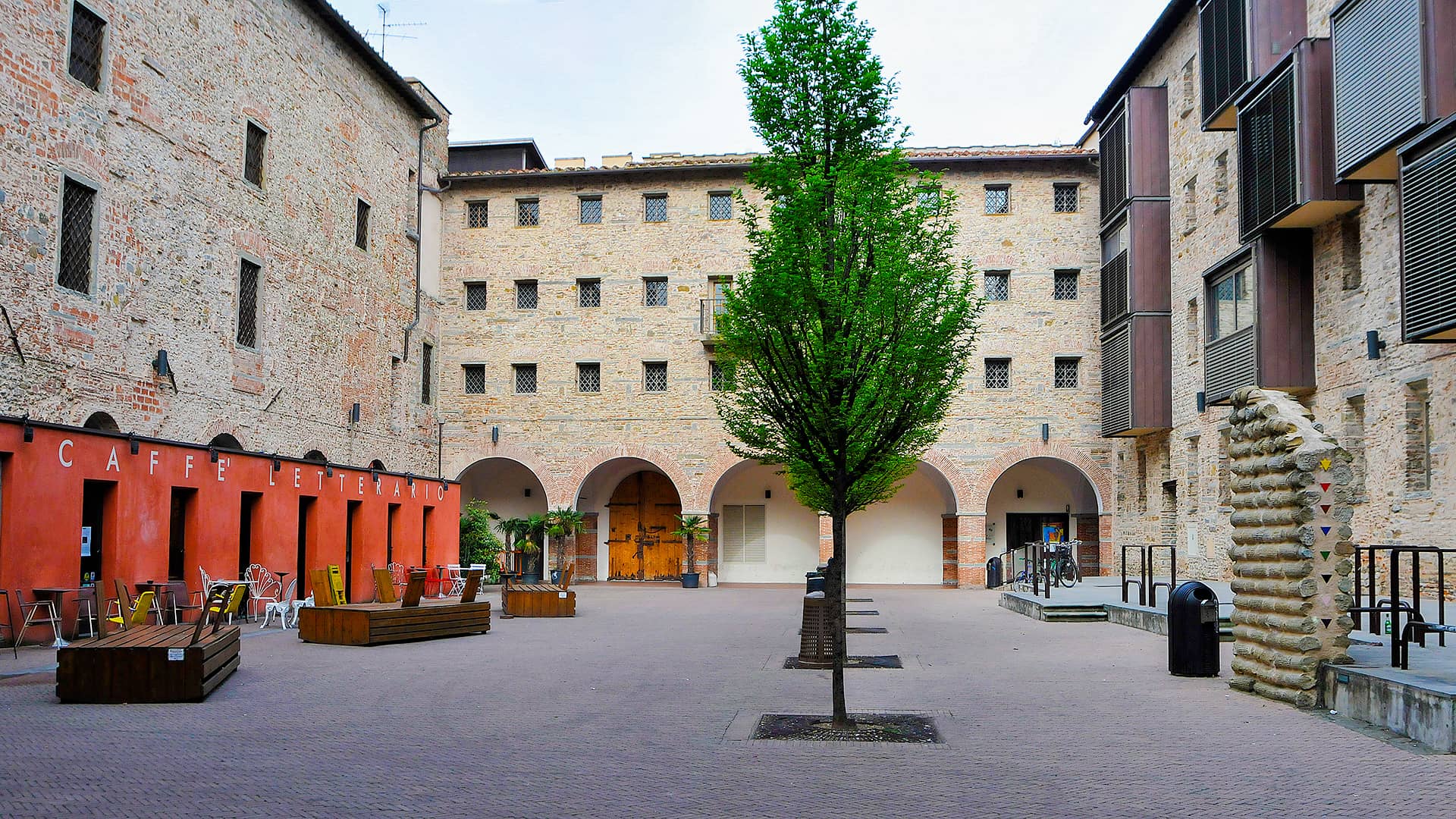Courtyard Ambiance