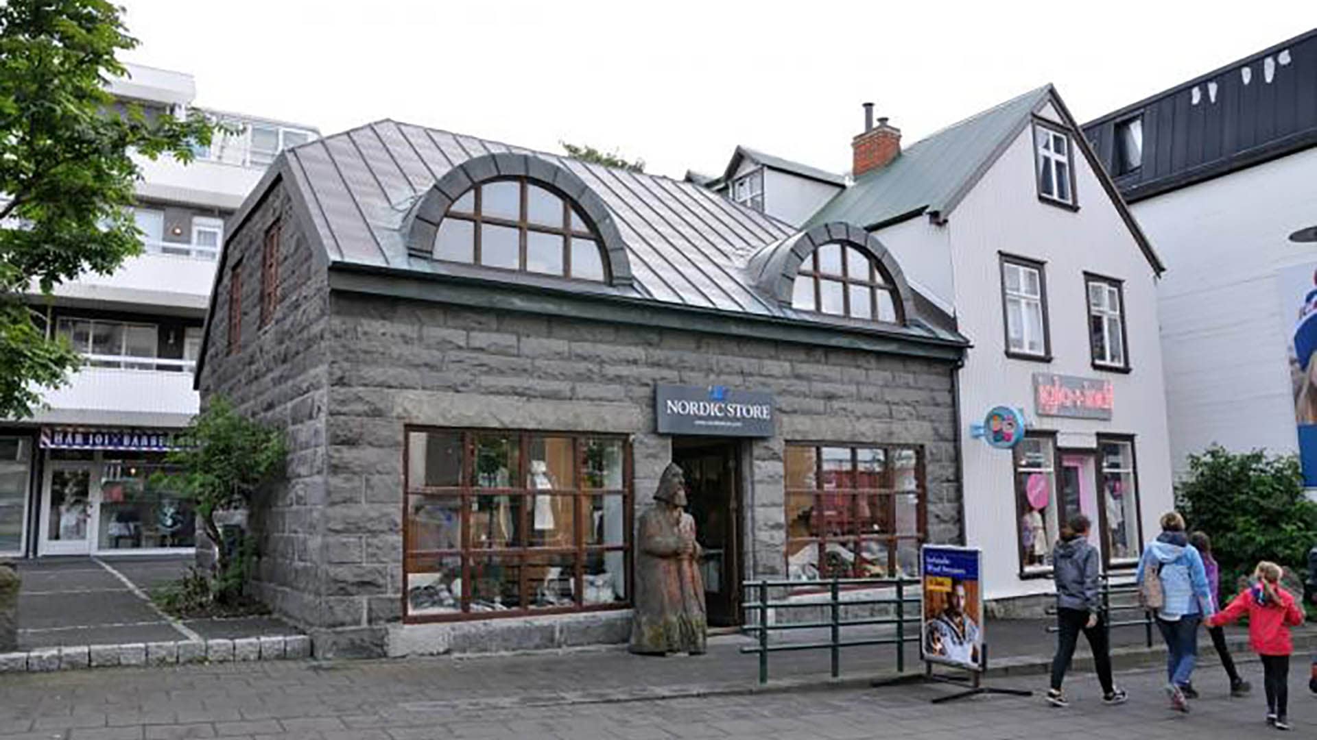Charming Boutiques & Cafes