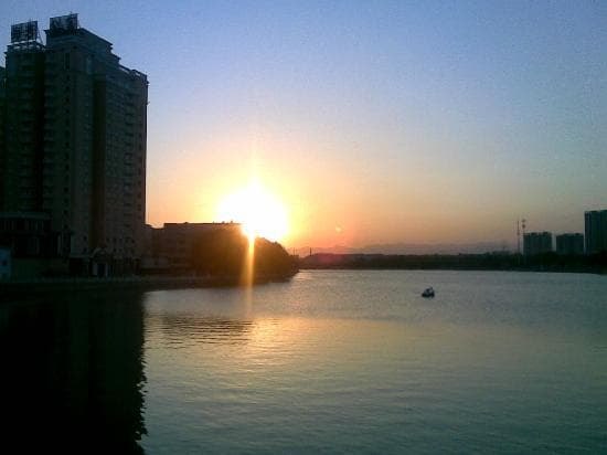 汤和···河右边就是汤和公园了