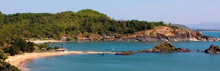 Вид на пляж с парковки
