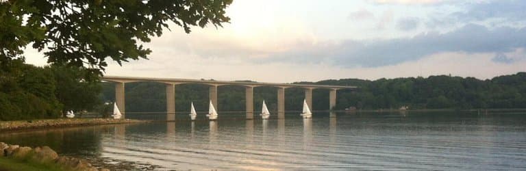 Vejlefjordbroen set fra stien omkring Skyttehushaven