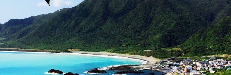 蘭嶼 遺落的藍色小島嶼，一切如此寧靜，海風吹的如此舒服，島嶼上都保留當地的文化，在這裡好像什麼都不需要思考，就這樣放空！海清澈見底～