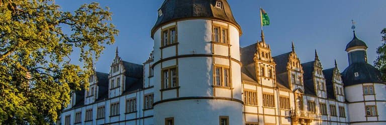 Schloss Neuhaus in der Abendsonne