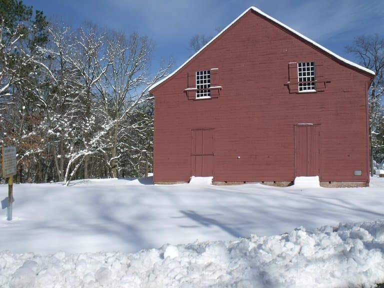 Old Christ Church, Laurel in winter