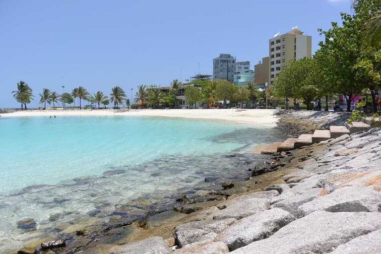 Bãi biển nhân tạo