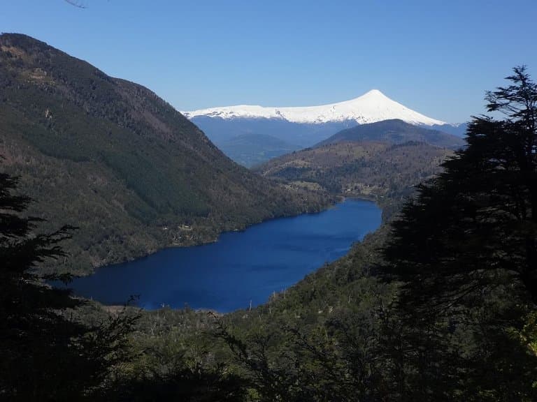 Lago Tilquilco y Volcan Villarrica