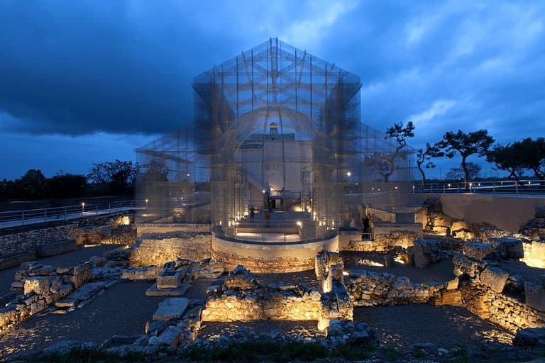 l'interazione con gli scavi archeologici