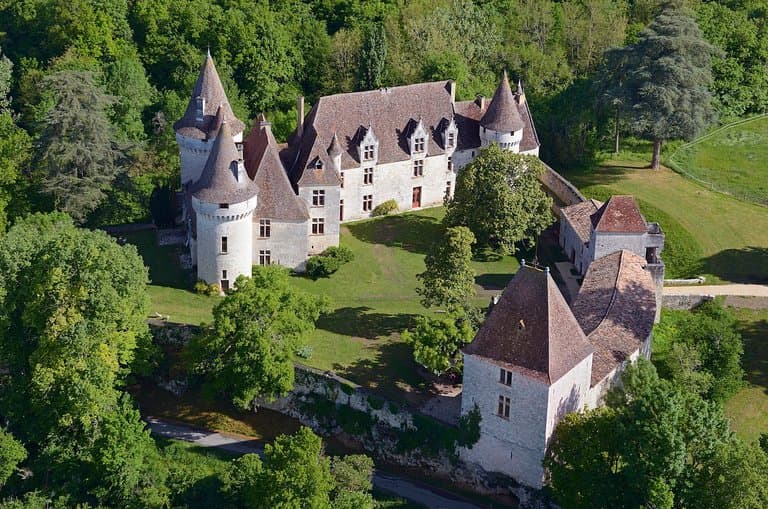 Vue aérienne du château de bridoire