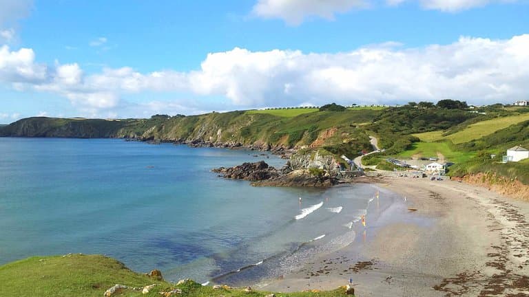 Great view of the main beach, life guards, parking and cafes