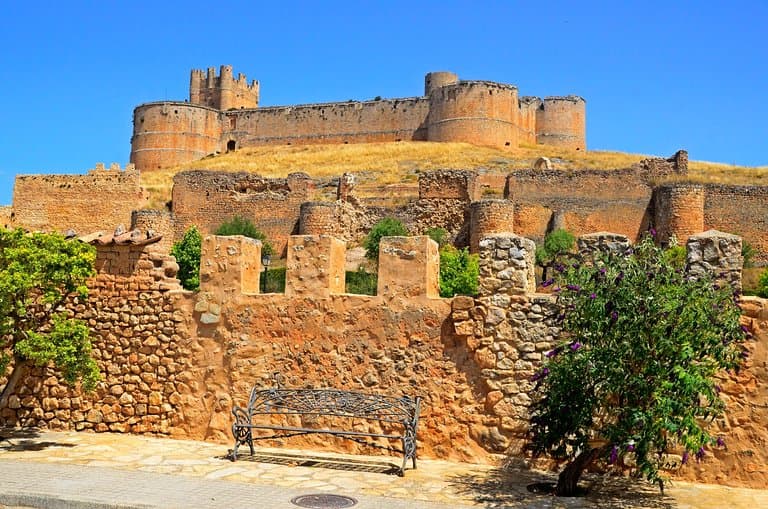 vistas desde abajo en la muralla