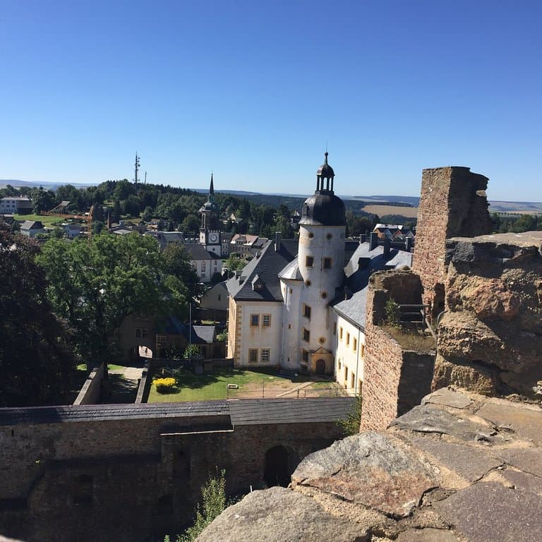 Dies sind Einzelaufnahmen verschiedener Perspektiven der Burgruine. Der Blick in die Umgebung is
