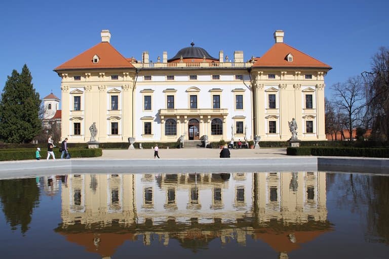 Здание замка