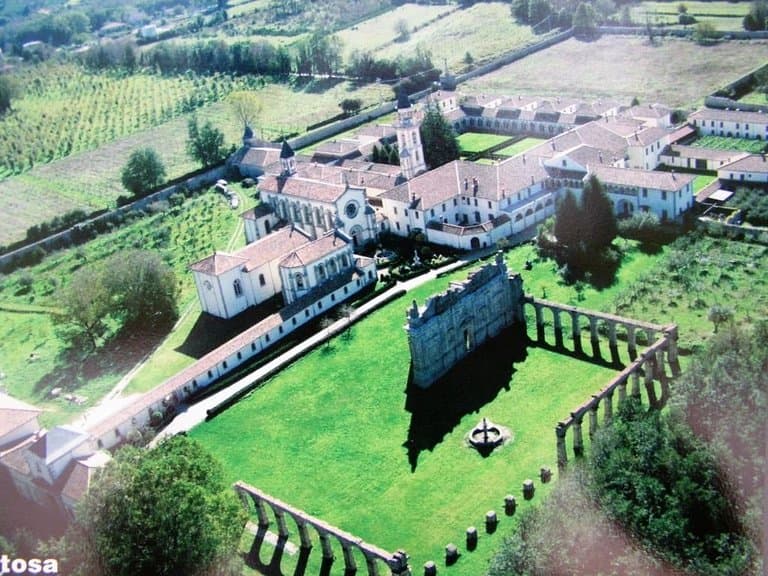 Kloostercomplex - afbeelding luchtfoto