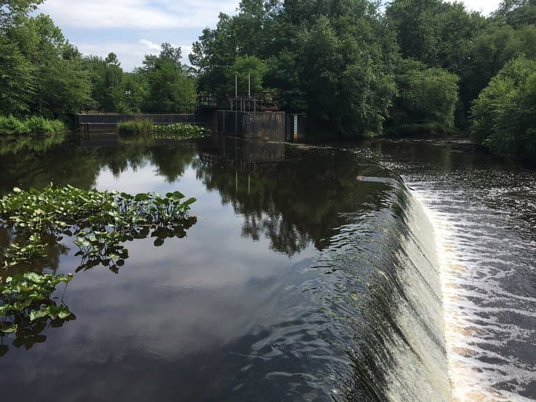 Dam and waterfall in Historic Smithville Park