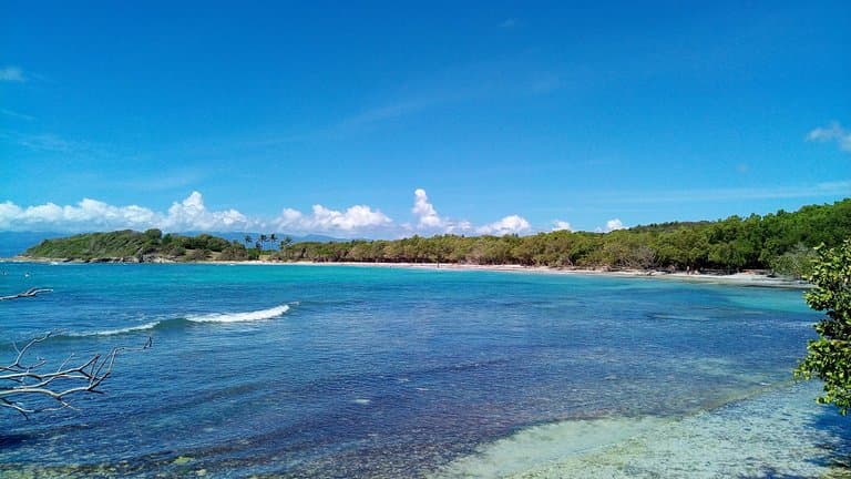 Arrivée par le port de pêche