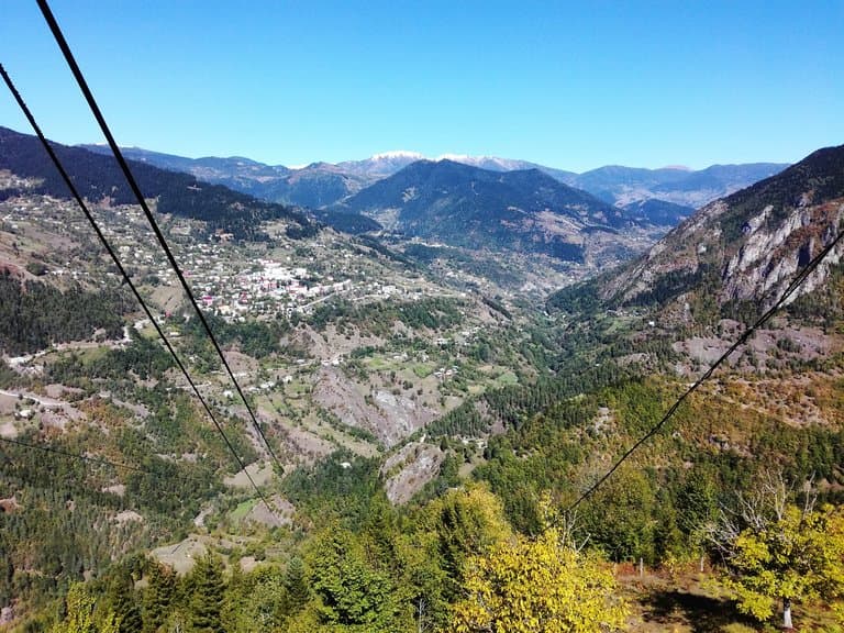 вид с платформы канатной дороги в с. Хуло