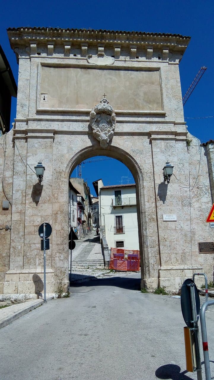 Porta Bazzano.