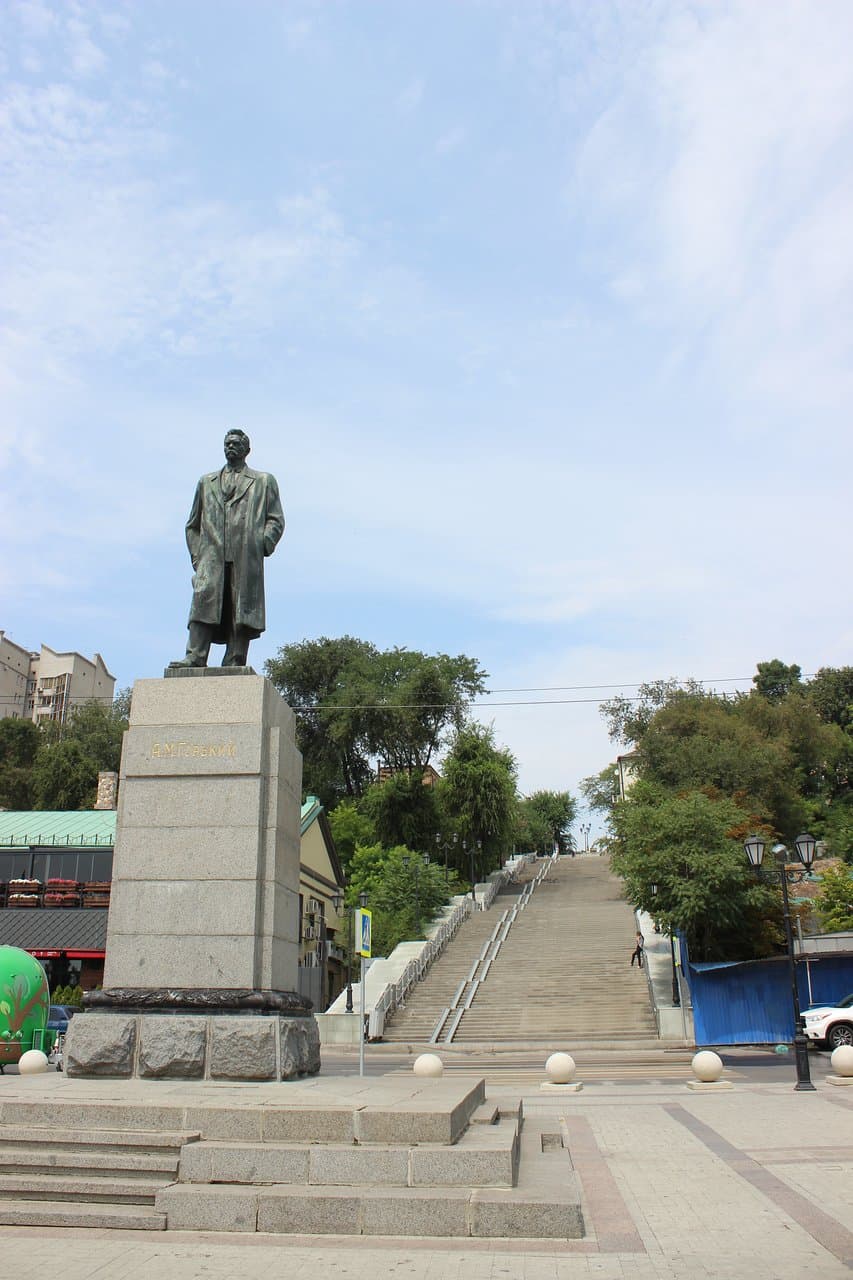 Памятник М.А. Шолохову