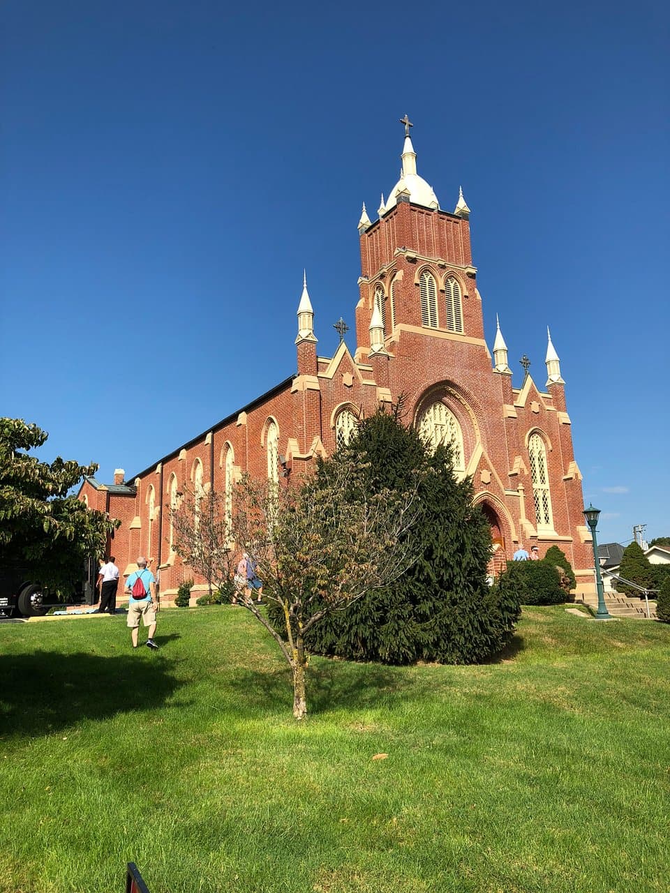 A better view of the facade