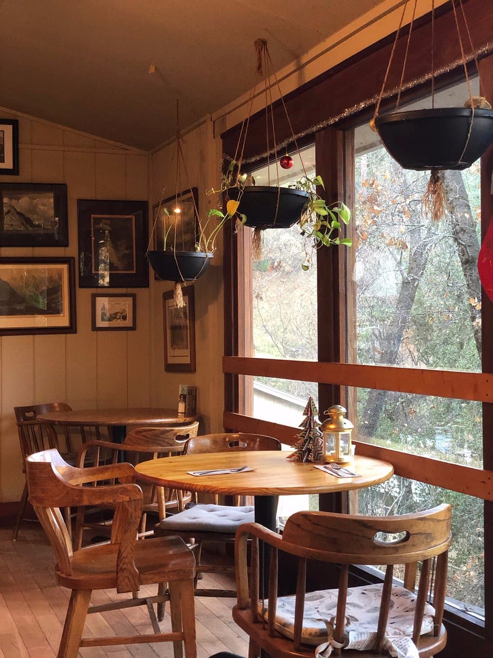Tables of all sizes, share or sit alone. There are board games and drinks, so no need to fight the pace of this place. 