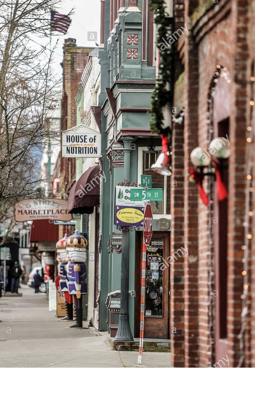 Looking toward the museum down historic G St. 