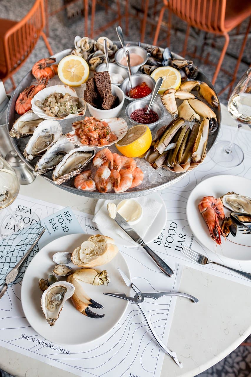 Seafood platter #2: oysters, razor clams, mussels, crab claws, salmon roe, shrimp and tartar duo.