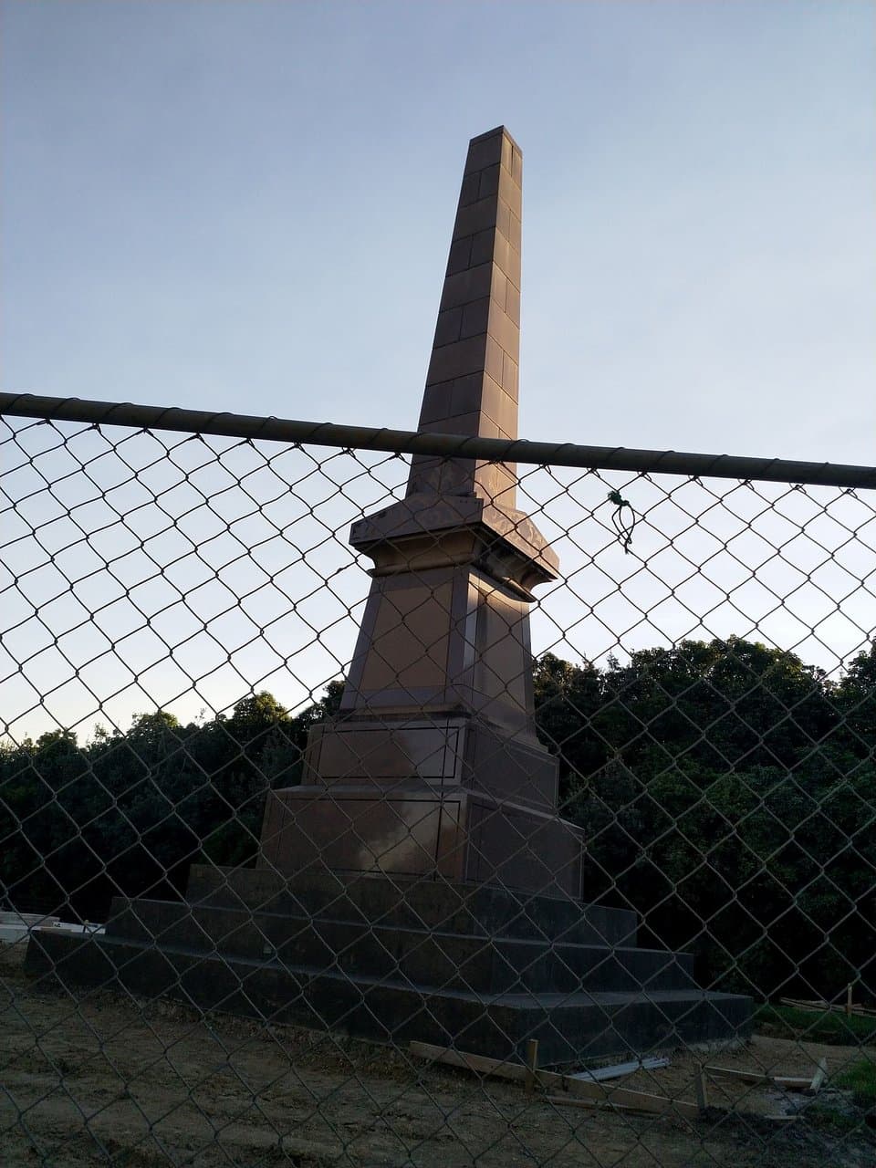 Disappointing view of the monument to Captain Cook