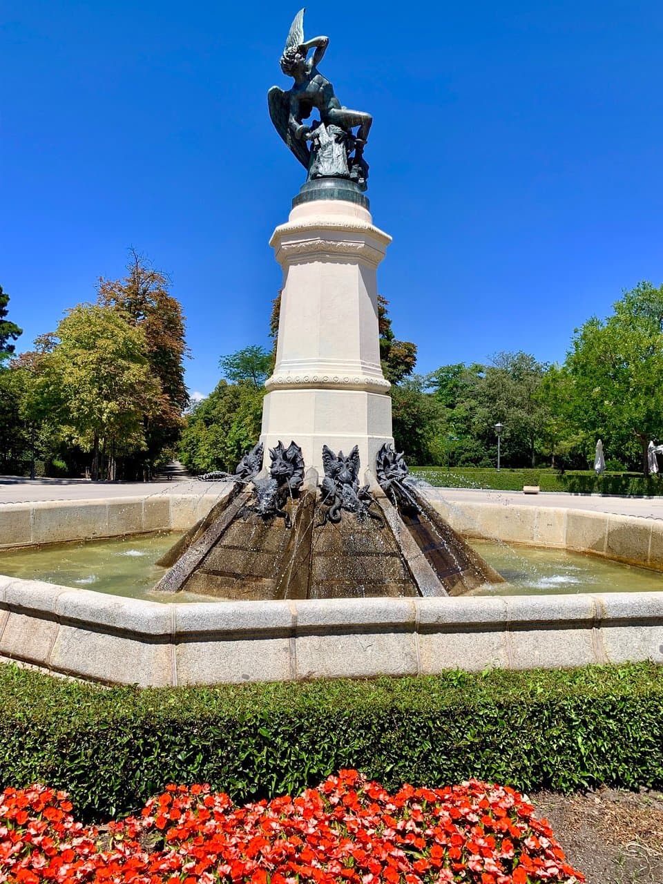 Explore the Parque de El Retiro - Fuente del Ángel Caído