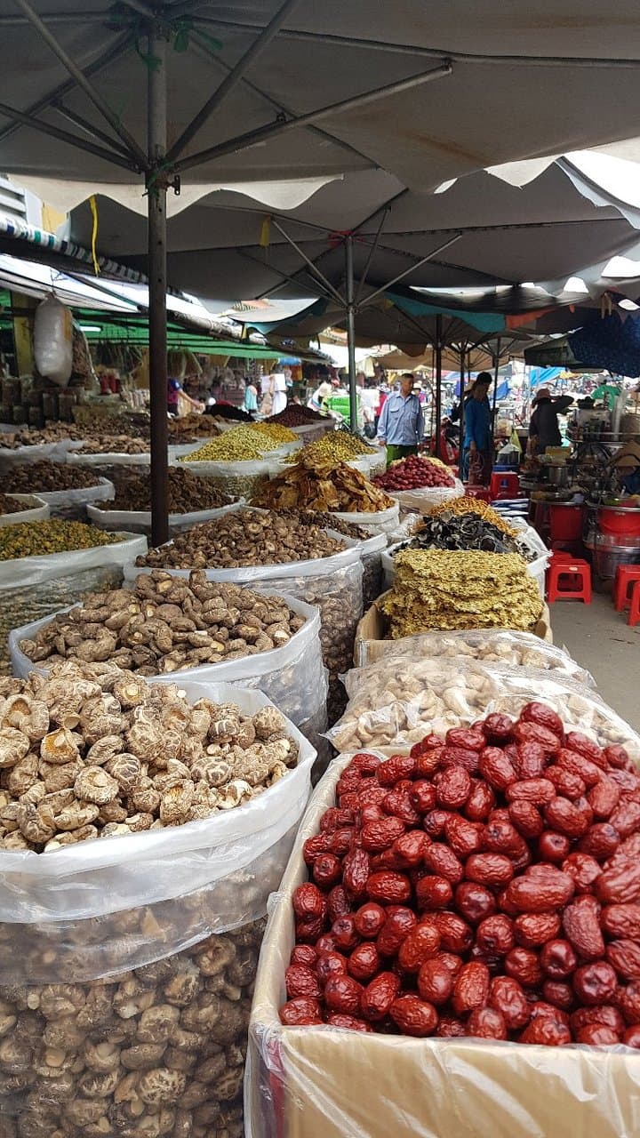Binh Tay Market