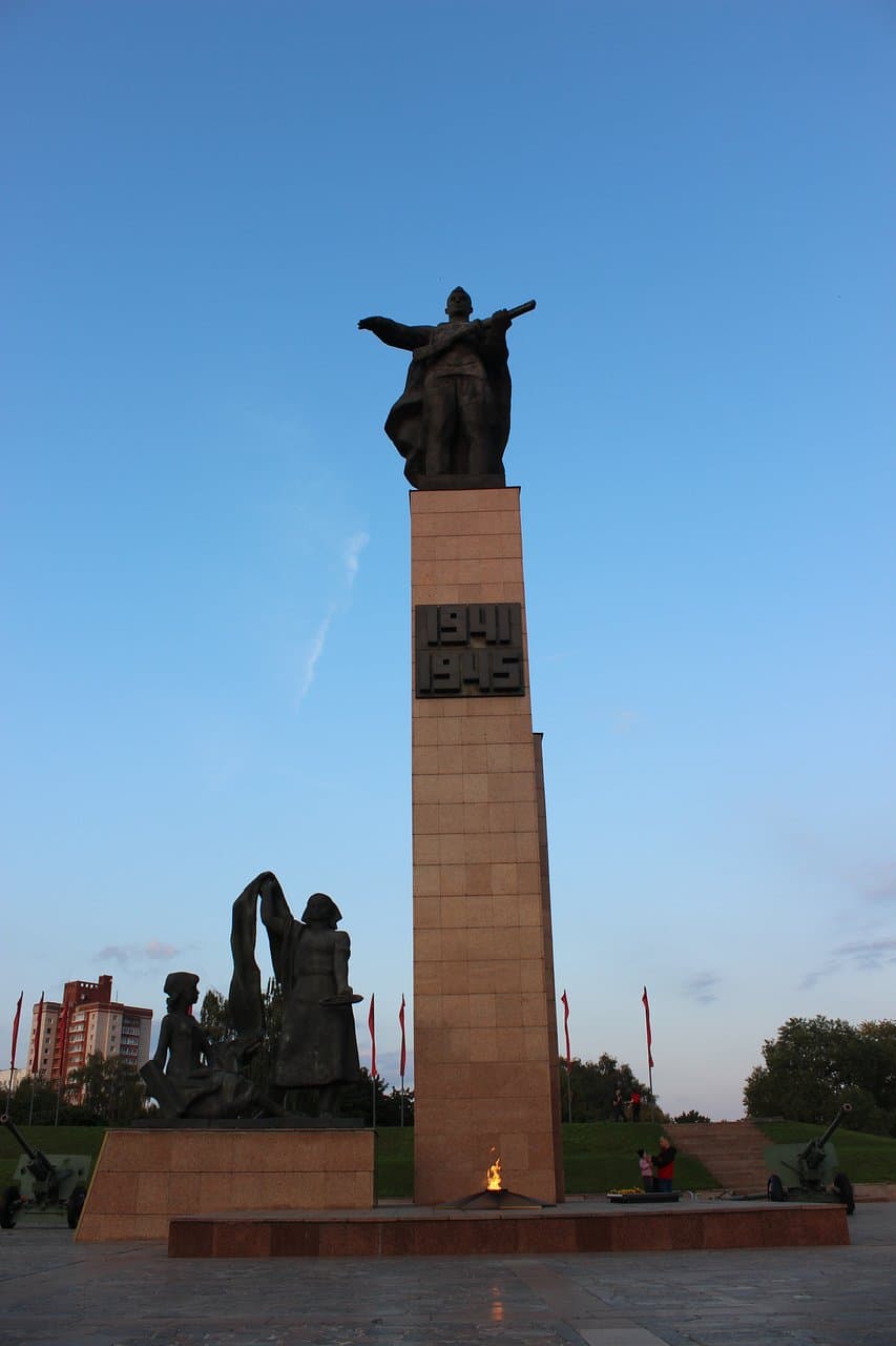 Памятник героям фронта и тыла