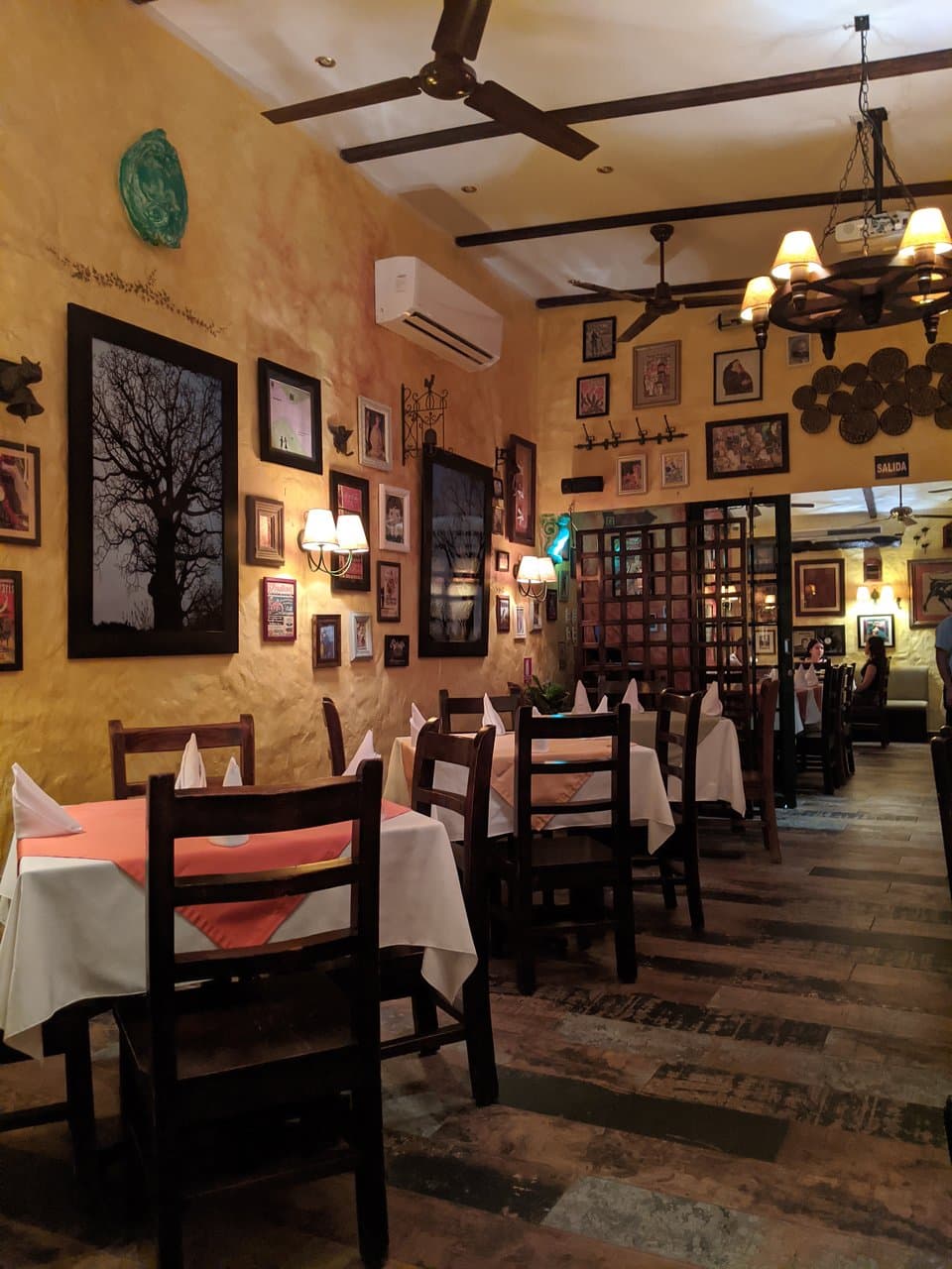 Hermosa decoración de la planta alta del restaurante