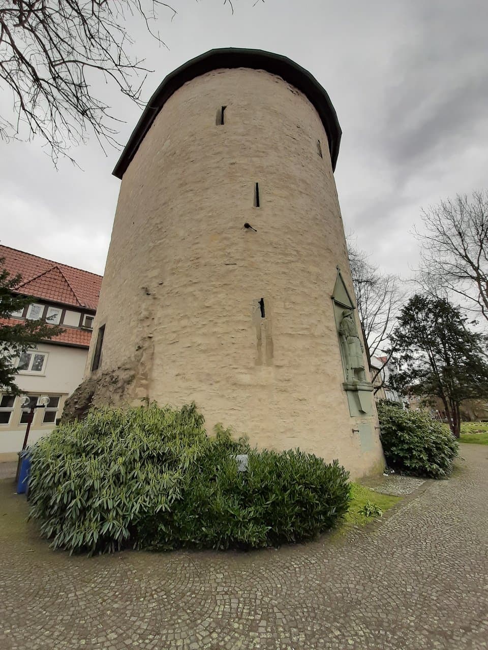 Um 1200 als Teil der Wehranlagen errichtet.