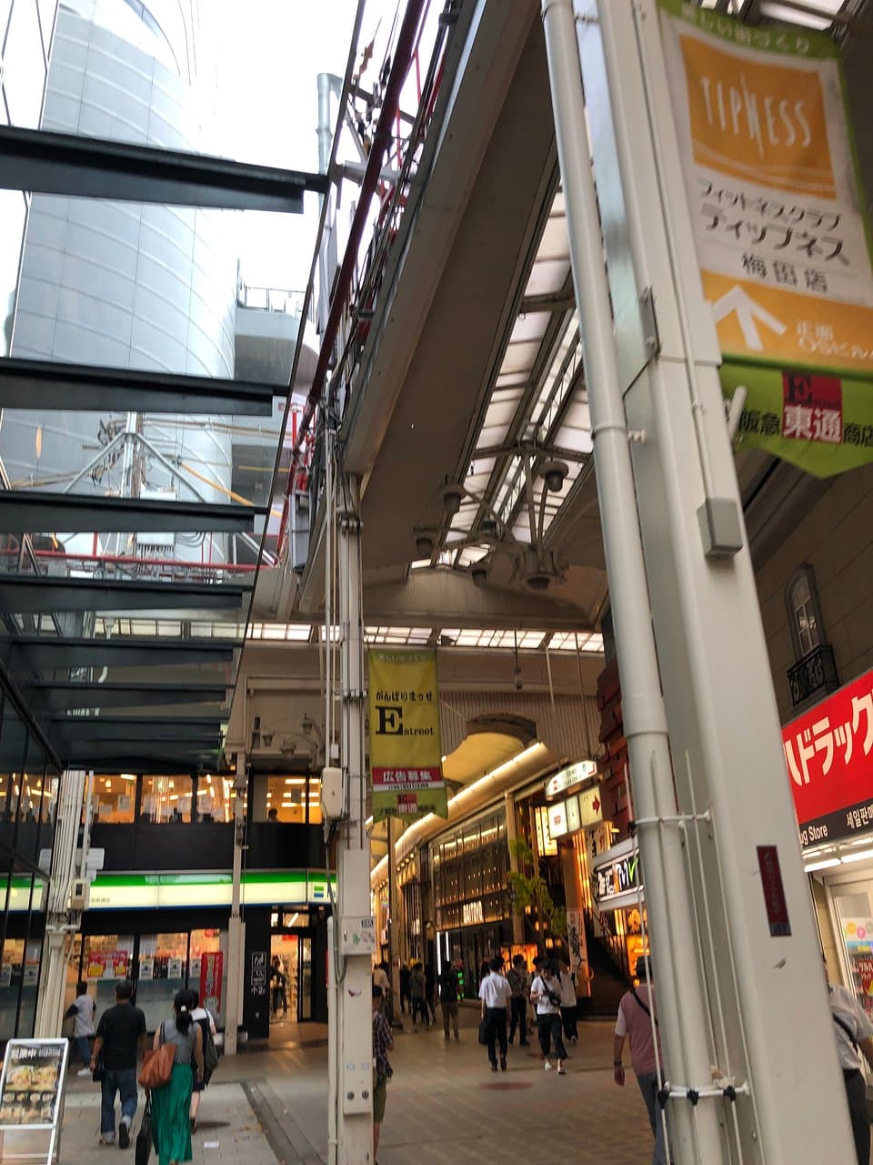 昼間の東通り商店街