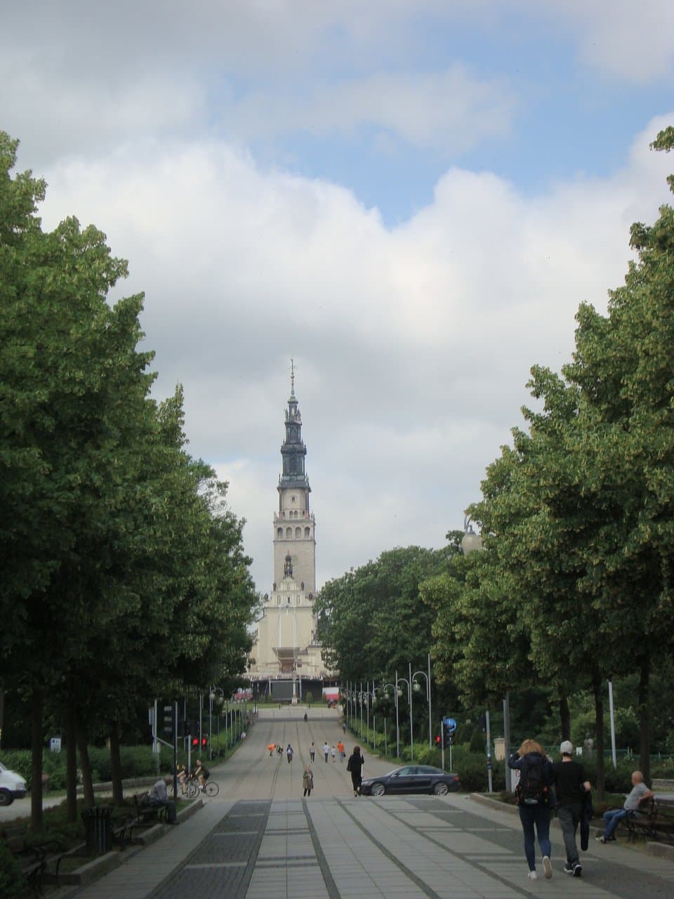 W jedną stronę wieża Jasnej Góry