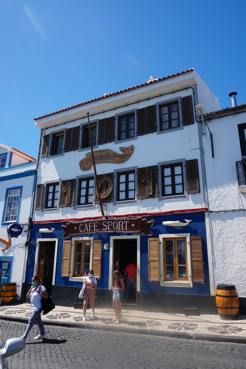 Fachada do Peter Café Sport.