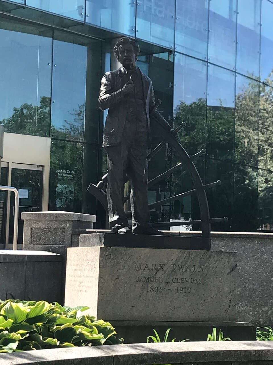 Front of Hartford Public Library.