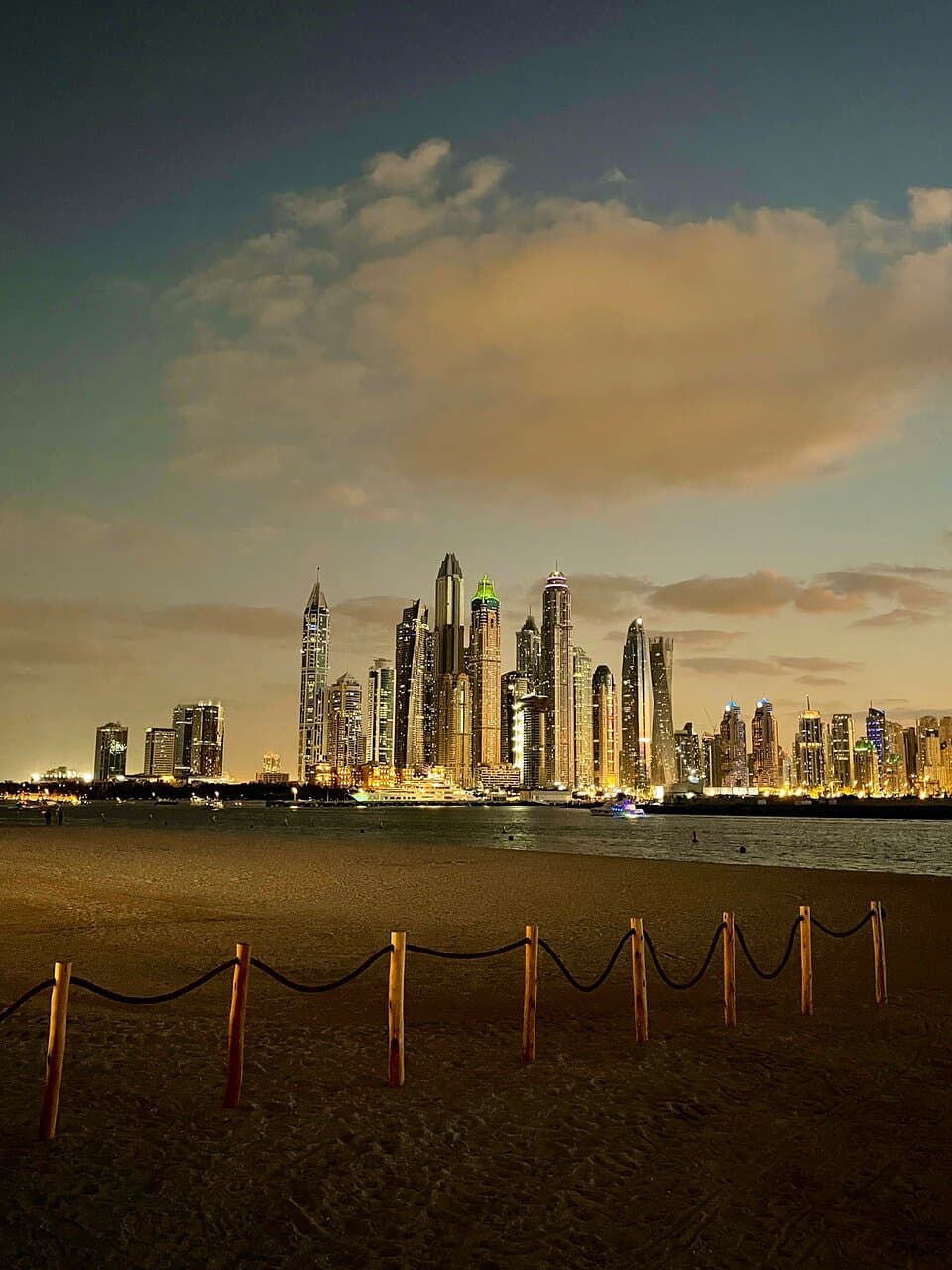 A beautiful walk across Golden Mile and Palm buildings, with amazing views of Dubai JBR skylines. Choice of few bars/restaurants with seating arrangements close to the beach. Lovely place for an evening out.