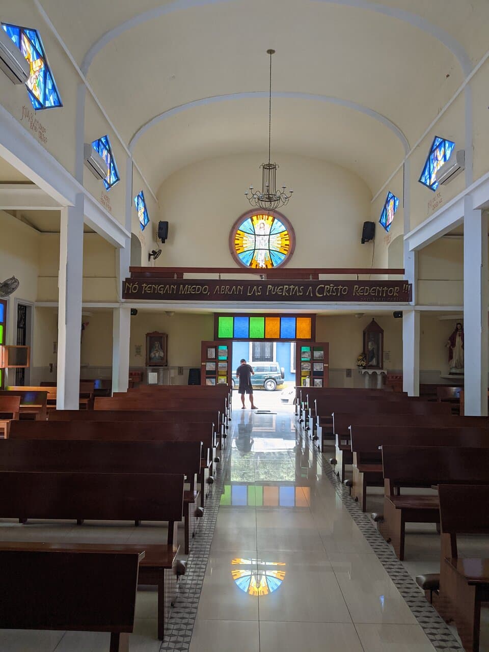 Looking down the central nave of the Iglesias de la Santa Cruz to the front door.