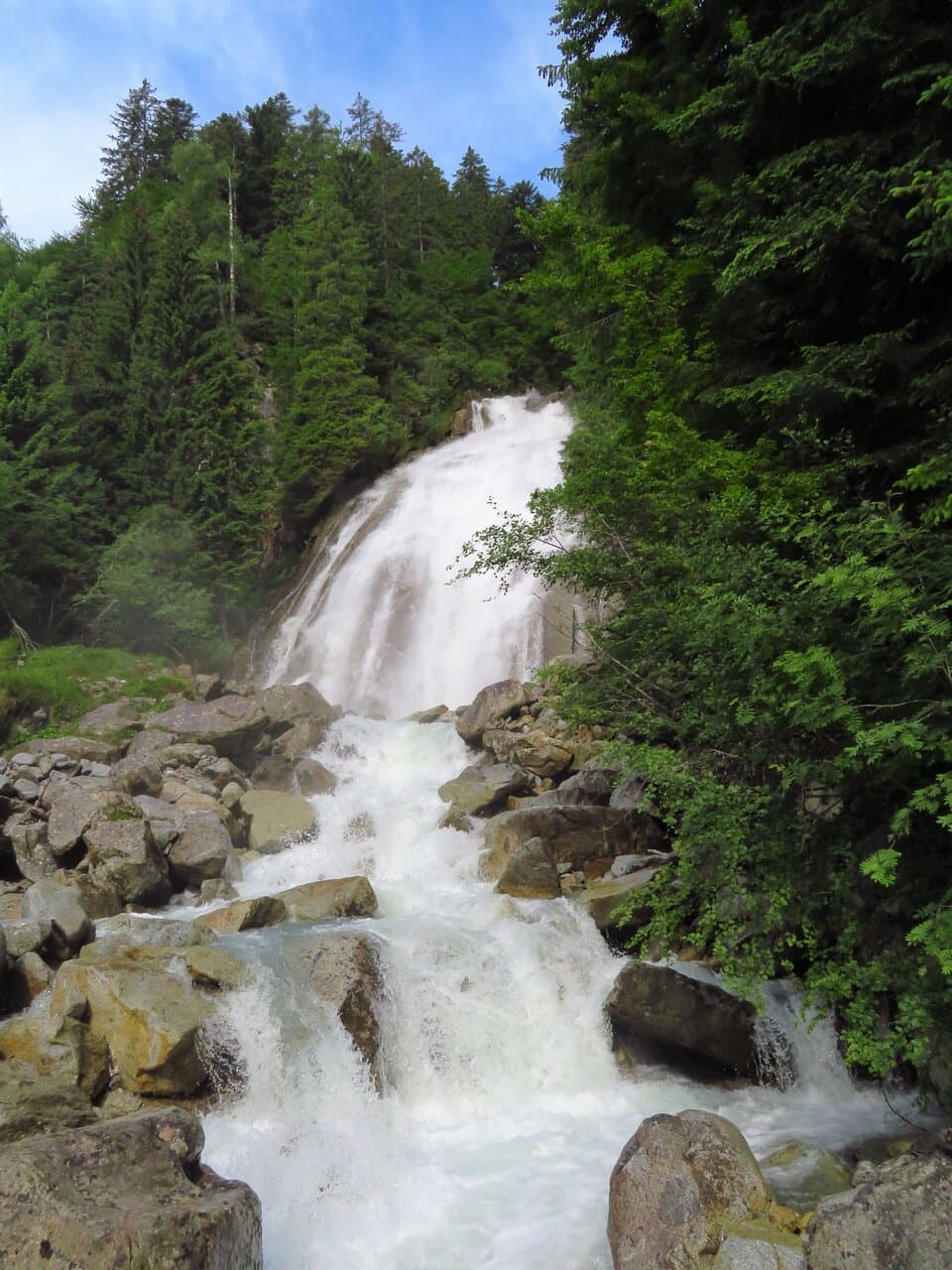 L'impetuosa cascata d'Amola