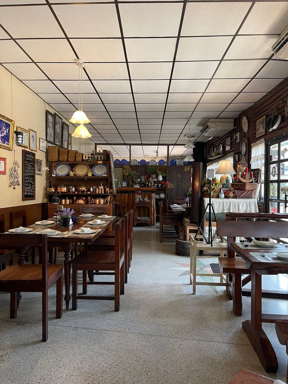 Thong Dees At The Park Inn