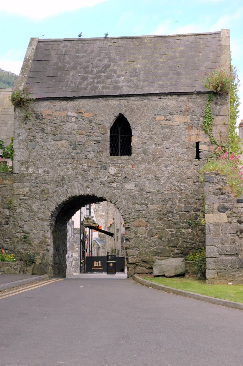 The Tholsel gate is the only surviving gateway left in the town.  originally three storeys high the top storey was knocked during victorian times and the slate roof was put on.  The building was used for meetings of the town's corporation, it also contains a small gaol underneath.