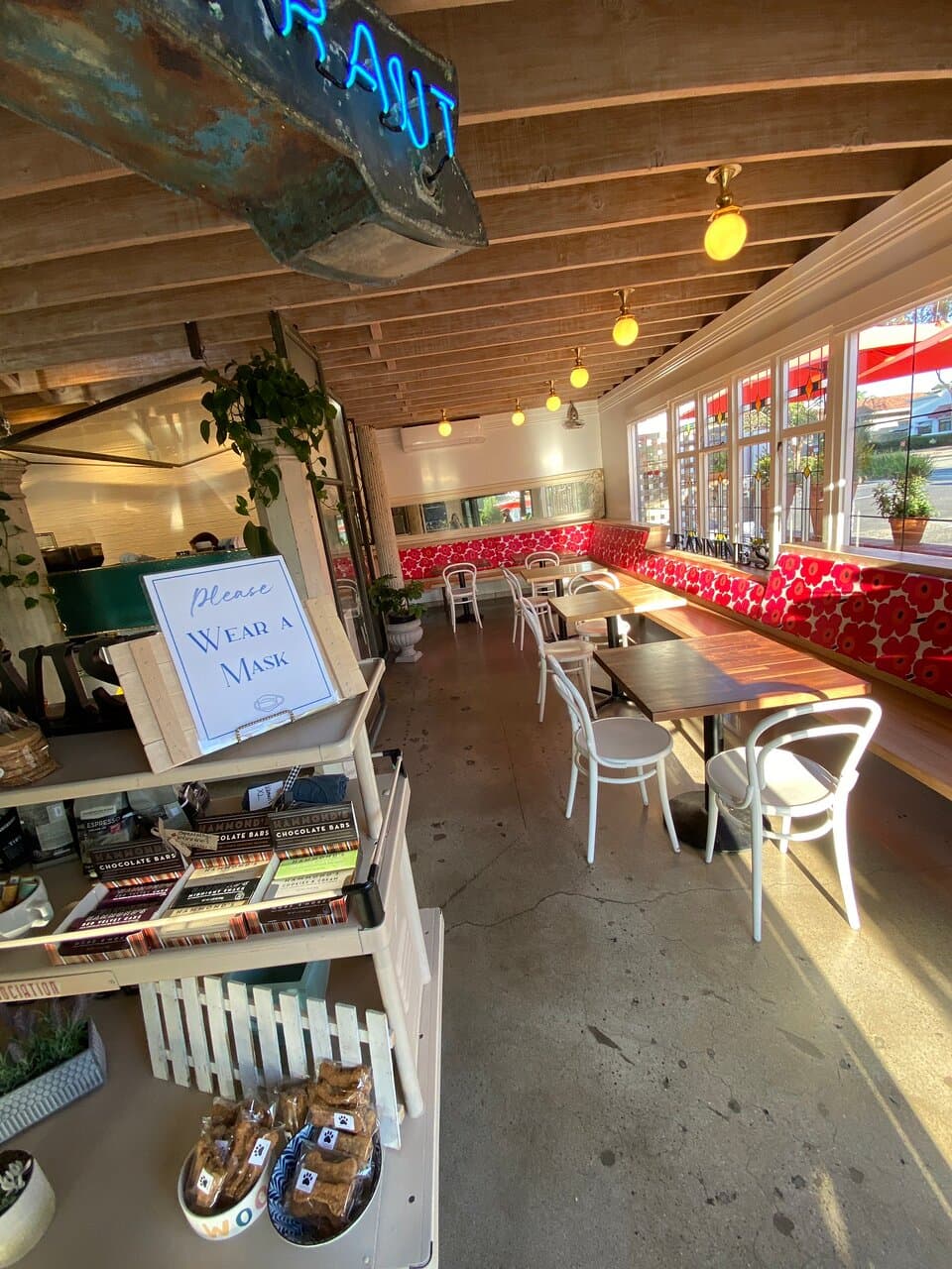 Jeannine's Restaurant & Bakery