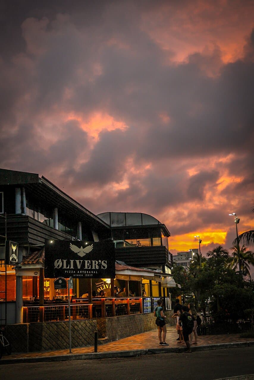 Vista linda do final de tarde na Øliver's em Cabo Frio