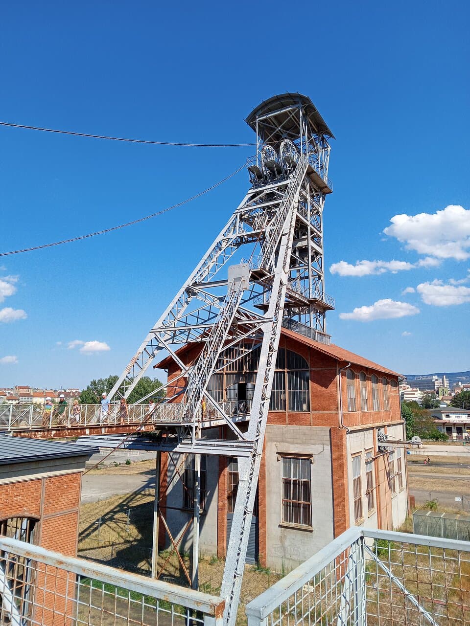 OU ON VA PRENDRE L'ASCENSEUR
